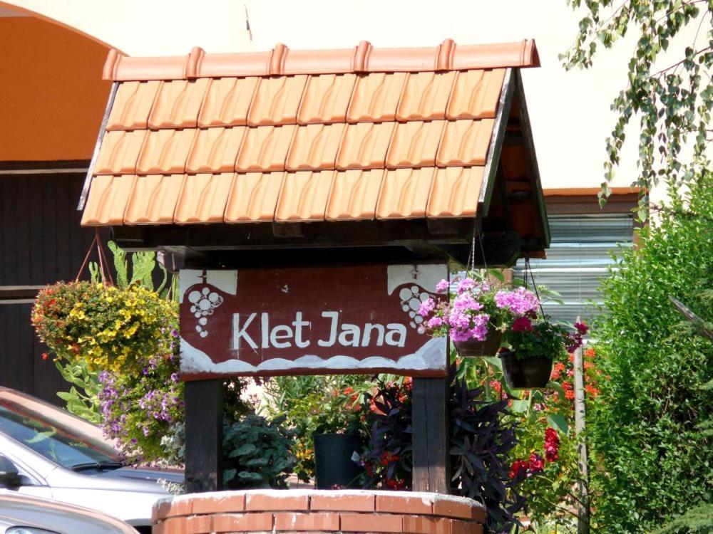Klet Jana Bed & Breakfast Ястребарско Екстериор снимка