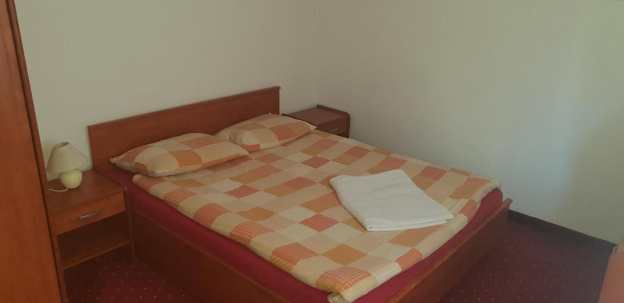 Klet Jana Bed & Breakfast Ястребарско Екстериор снимка